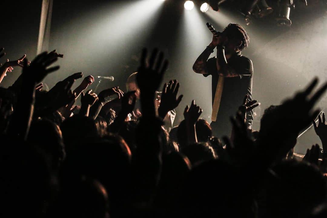 MAH さんのインスタグラム写真 - (MAH Instagram)「SiM “PLAYDEAD” WORLD TOUR SEASON 1 in 🇯🇵 Day 8 at Club SWINDLE, Akita.  #SiM #PLAYDEAD #NOISEMAKER  📷 @koheisuzukiphoto」11月10日 18時21分 - mahfromsim