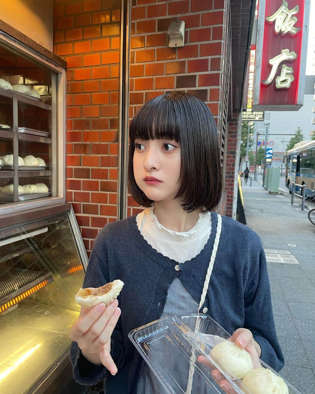 能登谷このんのインスタグラム：「中華街🐼  沢山食べました  #横浜グルメ #横浜中華街 #肉まん #食べ歩き #ボブ #03 #fyp」