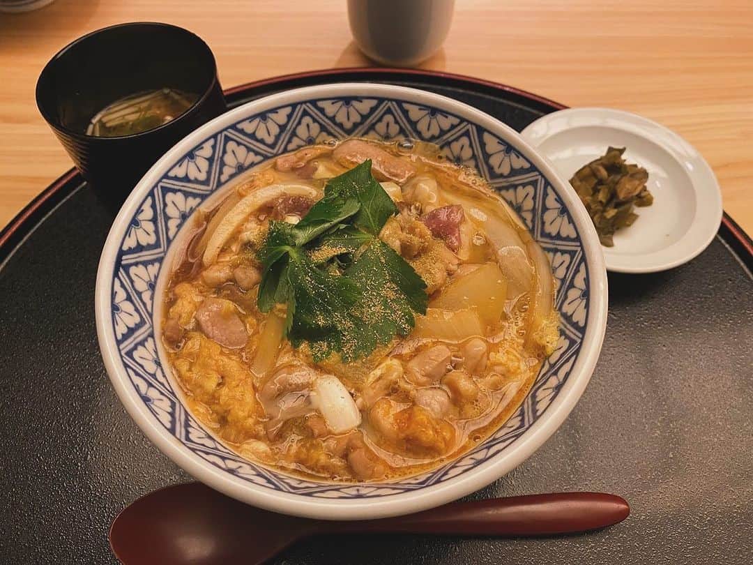 前原誠司さんのインスタグラム写真 - (前原誠司Instagram)「今日のお昼は、京都市左京区川端丸太町上ルの「八起庵」さんで「軍鶏丼」（ご飯少なめ）をいただきました。今日は親子丼系が食べたく、少し奮発しました。美味しかったです。ご馳走様でした。（誠）＃まえはランチ」11月10日 18時34分 - seiji_maehara.official