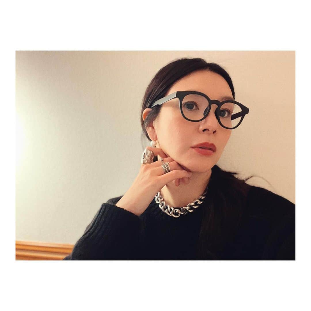 知花くららのインスタグラム：「みなさまこんばんは。  ゴゴスマ、見てくださった方ありがとうございました！ 楽しかったな  番組終わりで、岐阜へ戻ってきました。 明日からまた映画の撮影です。  来週の講演会の準備を少ししたら  明日も早いので 早く寝なくちゃなあ」