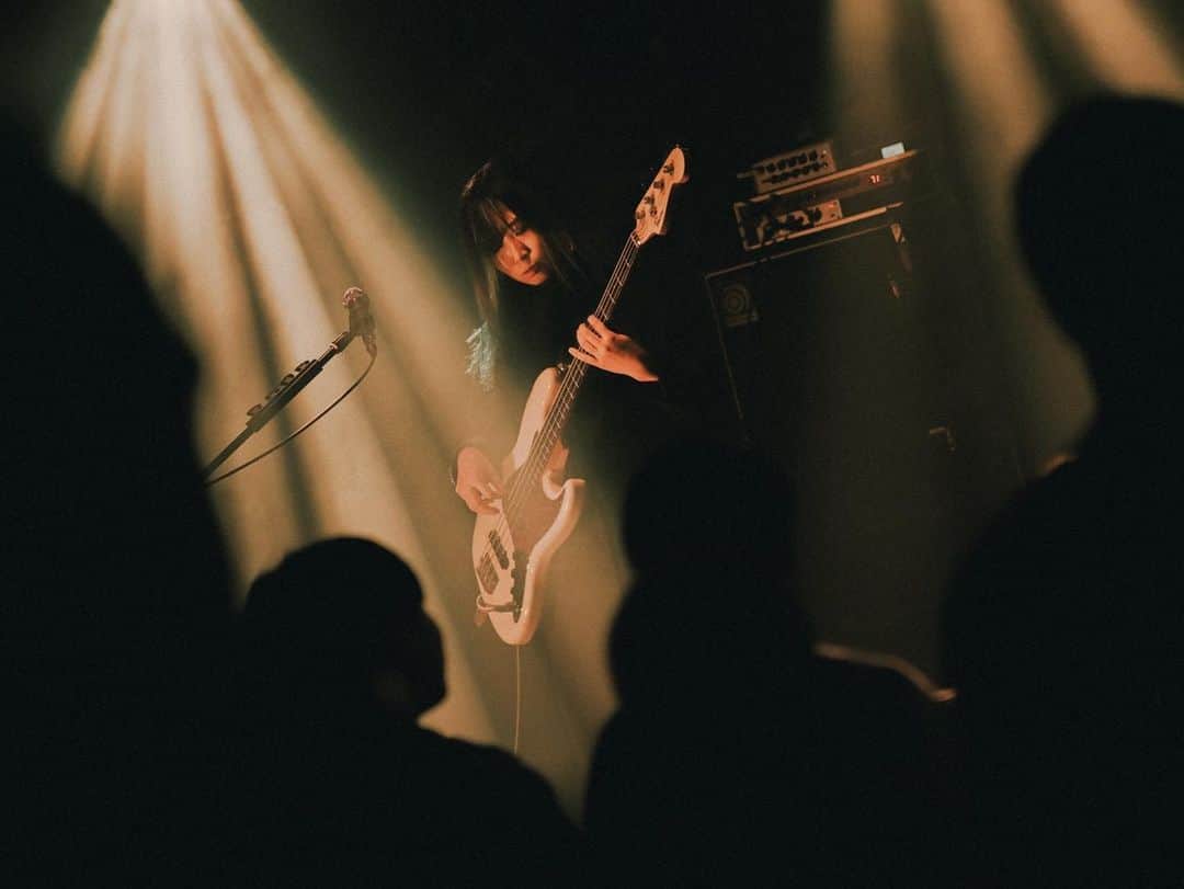 彩さんのインスタグラム写真 - (彩Instagram)「FINLANDS TWO-MAN LIVE TOUR “kolmio” 10/31名古屋CLUB QUATTRO w/ヒグチアイ photo by @tatsuhito_tkg」11月10日 18時31分 - aya_the_little_black
