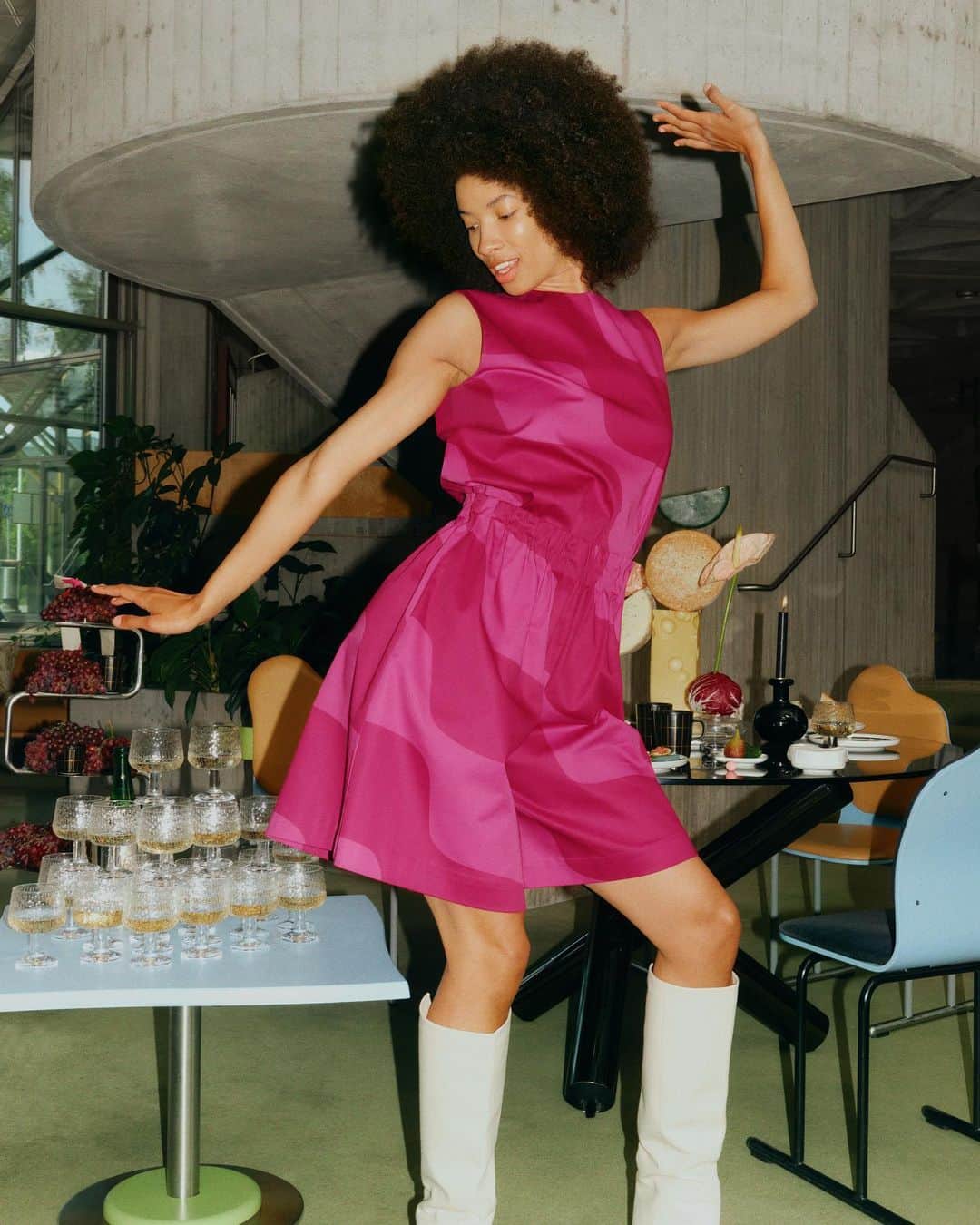 マリメッコのインスタグラム：「Did you think this was a fun little A-line dress? 👀 It’s even better. As a top and roomy pair of shorts, you’ll be able to fashion a dress or pair them with other garments for endless outfit options. Let the hip swinging begin. ​​#marimekko #holiday ​」