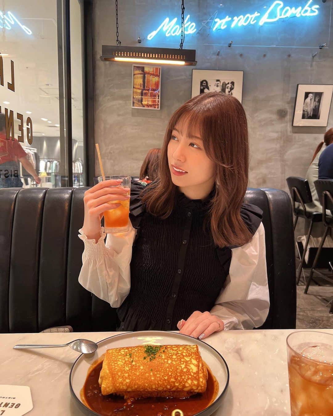 あおいれなさんのインスタグラム写真 - (あおいれなInstagram)「美味しすぎるオムライスでした🥹🫶🧡🍽️ みんなのおすすめのオムライス教えて〜〜笑 #ランチ #カフェ #おしゃれ #オムライス」11月10日 18時38分 - aoi_rena_