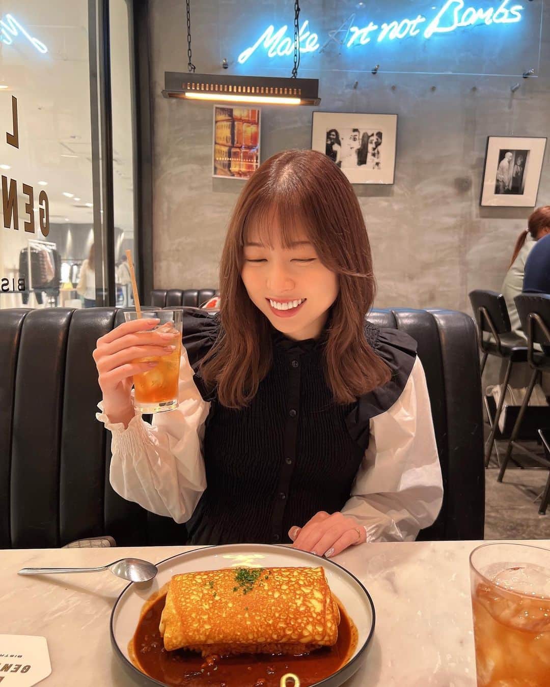 あおいれなさんのインスタグラム写真 - (あおいれなInstagram)「美味しすぎるオムライスでした🥹🫶🧡🍽️ みんなのおすすめのオムライス教えて〜〜笑 #ランチ #カフェ #おしゃれ #オムライス」11月10日 18時38分 - aoi_rena_