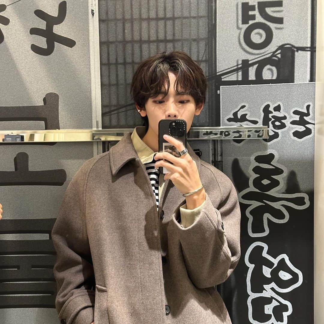 NOA（ノア）さんのインスタグラム写真 - (NOA（ノア）Instagram)「MUSINSA POPUP STORE OSAKAに行ってきました✨店内のディスプレイや試着室が素敵で楽しかったです！ソウルにいる気分になれる😝 レシート機で写真撮るのもオシャレで楽しかったー  🪞MIRRORING SEOUL🪞  @musinsa_japan #mirroringseoul #musinsaosakapopupstore #ムシンサ」11月10日 18時38分 - n_o_a_3_