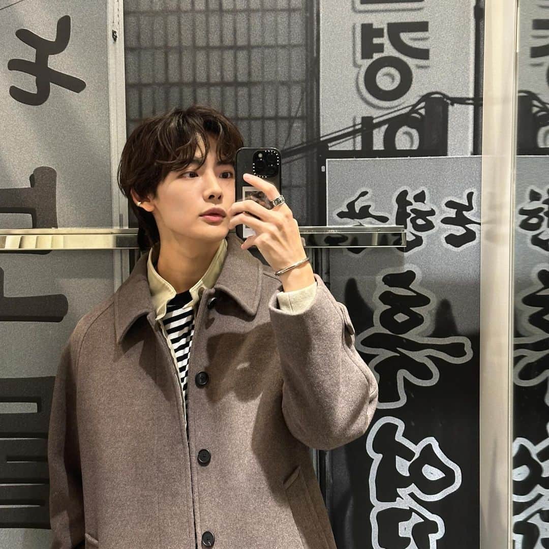 NOA（ノア）さんのインスタグラム写真 - (NOA（ノア）Instagram)「MUSINSA POPUP STORE OSAKAに行ってきました✨店内のディスプレイや試着室が素敵で楽しかったです！ソウルにいる気分になれる😝 レシート機で写真撮るのもオシャレで楽しかったー  🪞MIRRORING SEOUL🪞  @musinsa_japan #mirroringseoul #musinsaosakapopupstore #ムシンサ」11月10日 18時38分 - n_o_a_3_