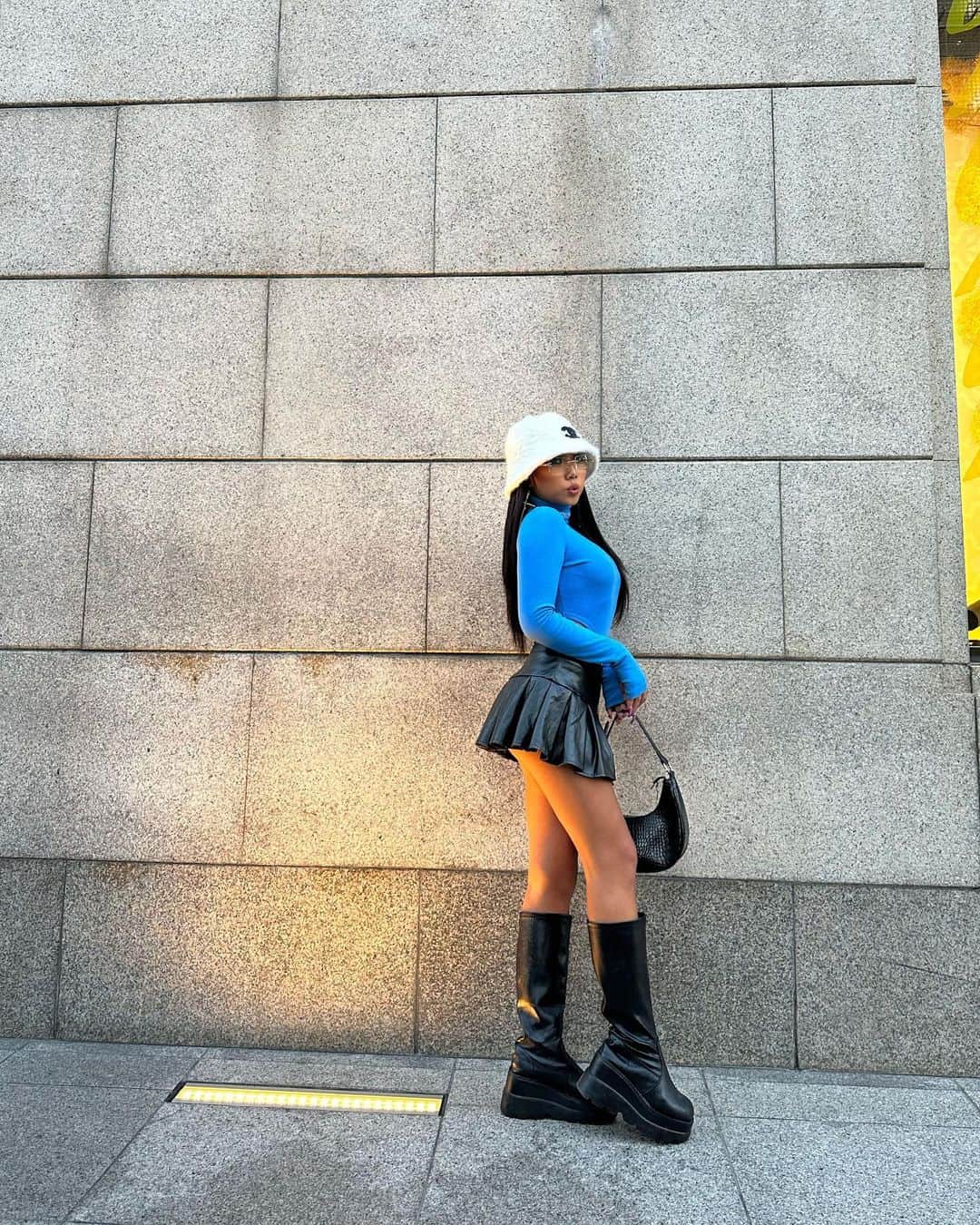 MARIKAのインスタグラム：「💙💎🫧」