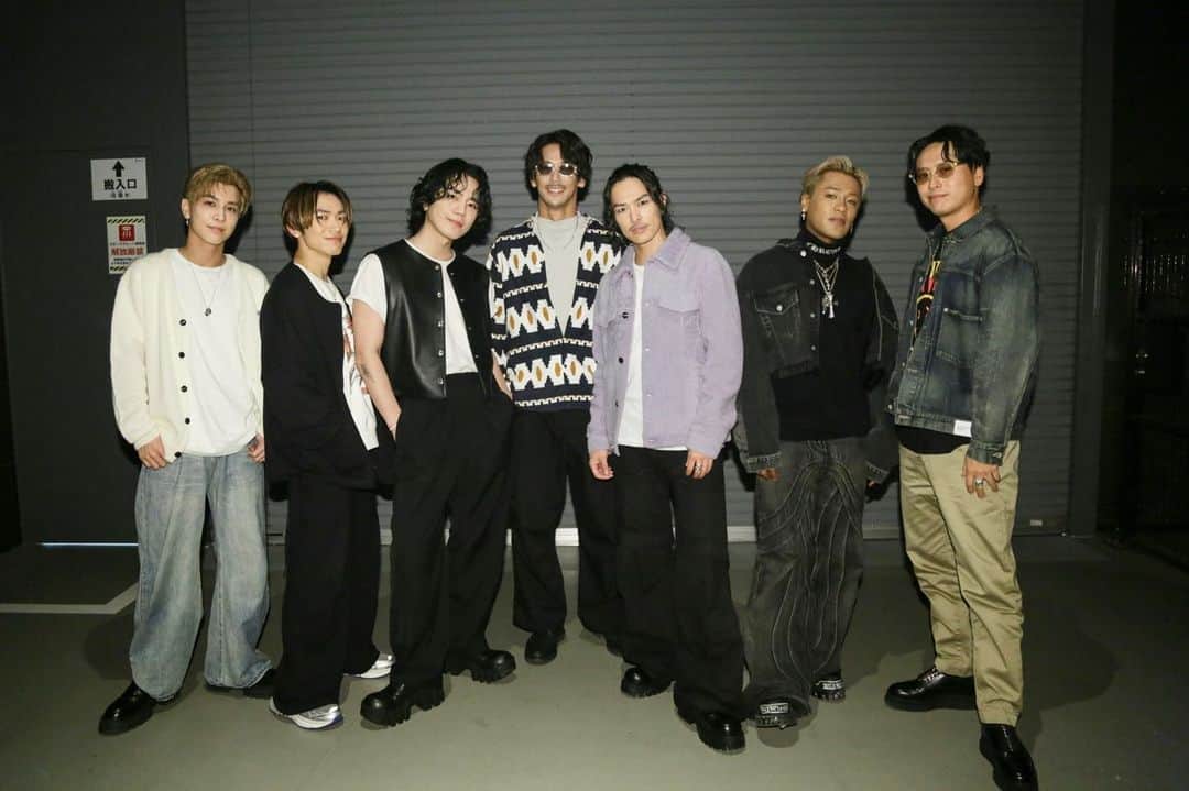 のインスタグラム：「13th anniversary🎉  そして直己誕生日おめでとう🎁  この後19時からの生配信もお楽しみに📺  発表盛り沢山🤫」