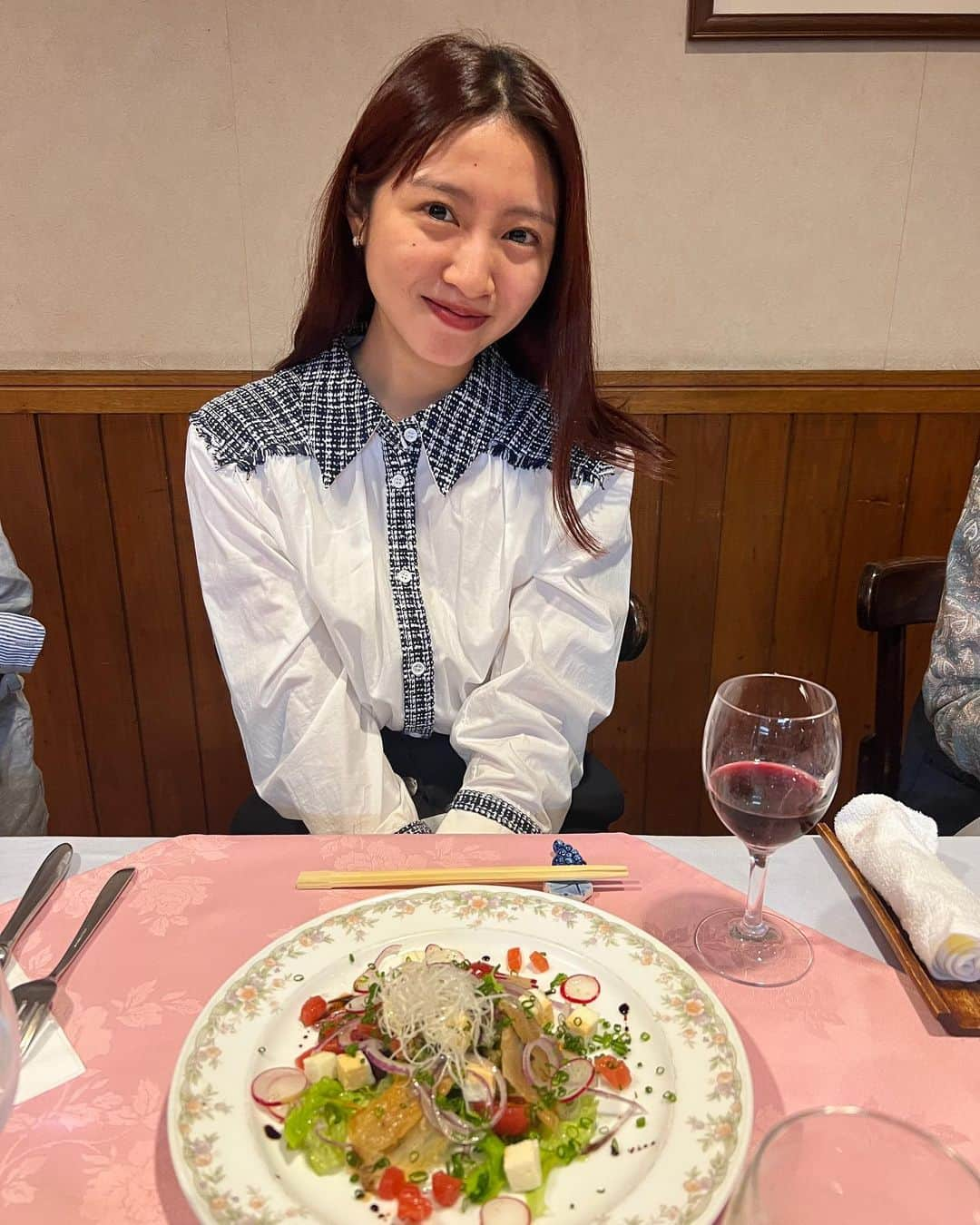 青島妃菜さんのインスタグラム写真 - (青島妃菜Instagram)「色んなの詰め込んだ！！ 今年は両親の結婚記念日のお祝いに参加できたり 新作のスタバ飲んだり 美味しいご飯食べたりと、、だいぶ食欲の秋を謳歌してます🍂 週末は冷えるみたいだからみんな気をつけるんだぞ！！」11月10日 18時52分 - hina1226_01