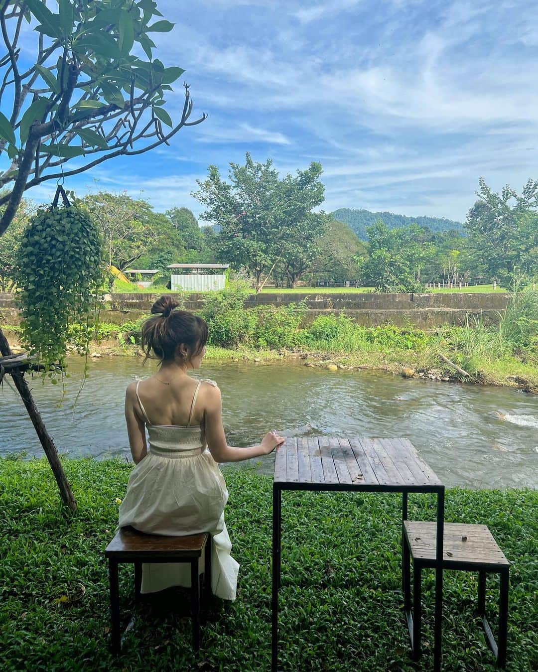 松本未夢さんのインスタグラム写真 - (松本未夢Instagram)「พักที่สวยนะคะ🌼ชอบๆ มีแม่น้ำด้วย😍 @tarnnamriver  . . . お友達とプチ旅行🌼 . お部屋の入り口から可愛過ぎる😍 . お部屋にプールもあるし、プライベート川？もあるしで何か凄かった😂 . しかも一部屋、10,000円くらいらしいから驚きw  . . 自然好きなみーむーには嬉しい場所だった🥰 . . . . #มิมุ #ไม่ใช่มุมิ #みーむー  #เที่ยว #เที่ยวไทย #พัก #โรงแรม #นครนายก #タイ #タイ旅行 #田舎好き #thailang #travel #trip #hotel」11月10日 18時45分 - miiimuuu_chan