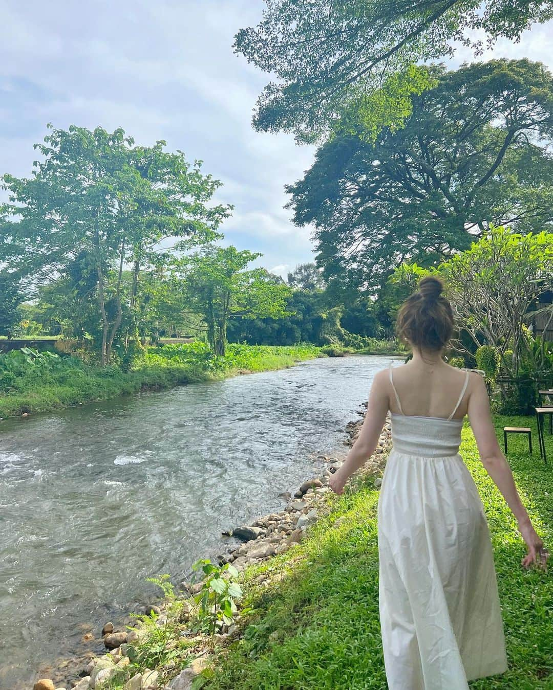 松本未夢さんのインスタグラム写真 - (松本未夢Instagram)「พักที่สวยนะคะ🌼ชอบๆ มีแม่น้ำด้วย😍 @tarnnamriver  . . . お友達とプチ旅行🌼 . お部屋の入り口から可愛過ぎる😍 . お部屋にプールもあるし、プライベート川？もあるしで何か凄かった😂 . しかも一部屋、10,000円くらいらしいから驚きw  . . 自然好きなみーむーには嬉しい場所だった🥰 . . . . #มิมุ #ไม่ใช่มุมิ #みーむー  #เที่ยว #เที่ยวไทย #พัก #โรงแรม #นครนายก #タイ #タイ旅行 #田舎好き #thailang #travel #trip #hotel」11月10日 18時45分 - miiimuuu_chan