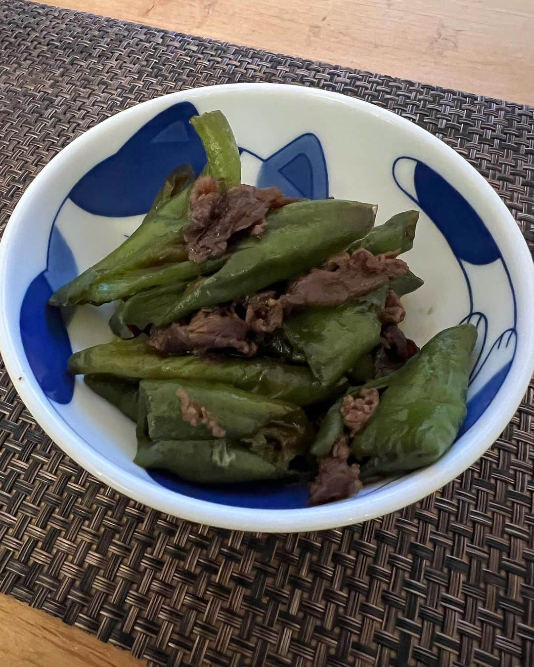 マグナム北斗さんのインスタグラム写真 - (マグナム北斗Instagram)「牛肉と甘長とうがらしの甘辛煮。 #マグナム北斗 #スナック与太ばなし #牛肉と甘長とうがらしの甘辛煮」11月10日 18時45分 - magnum0316