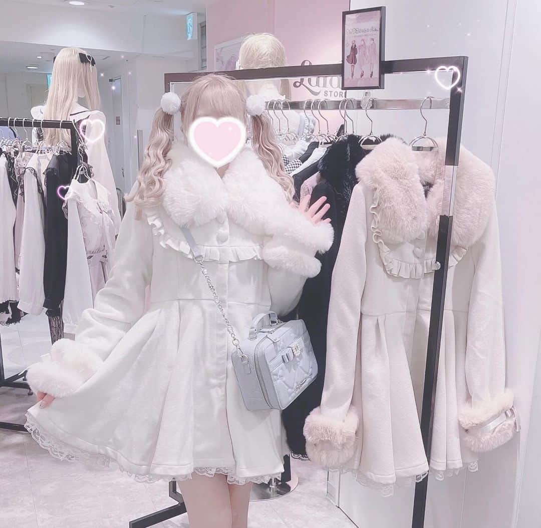 さきまるちゃんのインスタグラム：「みんなげっとしてくれた？🥺  #コート #量産型コート」