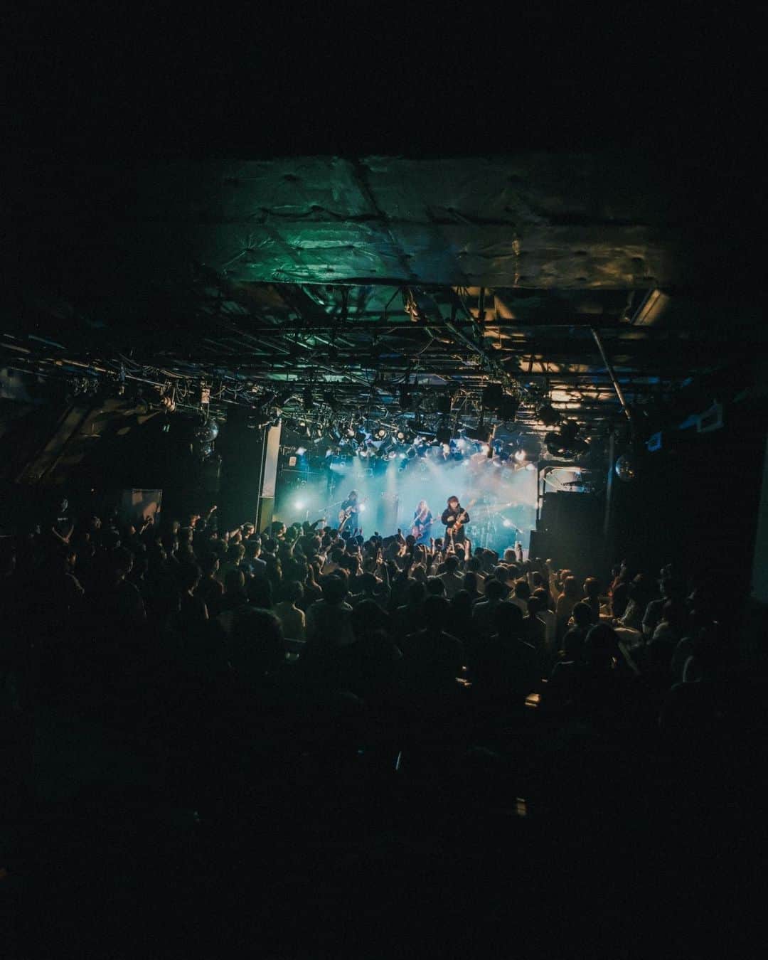 彩さんのインスタグラム写真 - (彩Instagram)「FINLANDS TWO-MAN LIVE TOUR "kolmio" 11/6渋谷CLUB QUATTRO w/ズーカラデル photo by @tatsuhito_tkg」11月10日 18時52分 - aya_the_little_black