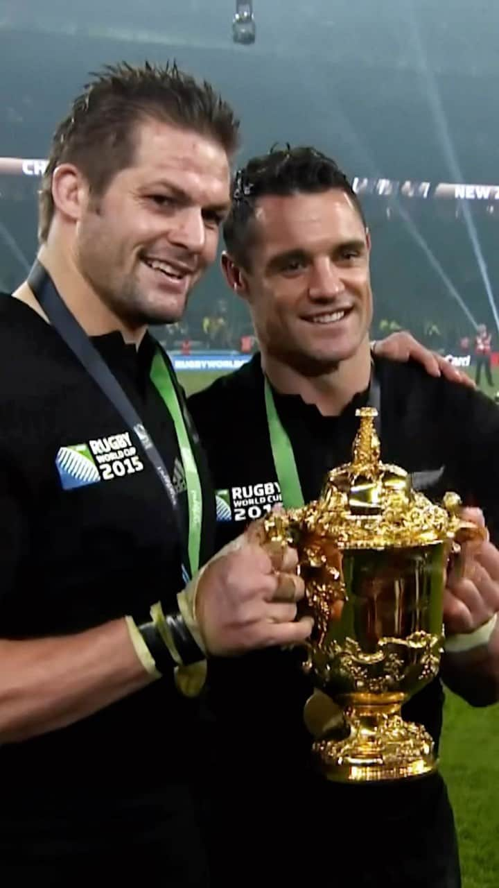 ダニエル・カーターのインスタグラム：「A World Rugby Hall of Fame inductee who knows a thing or two about lifting the Webb Ellis Cup… 😎  #RWC2023」