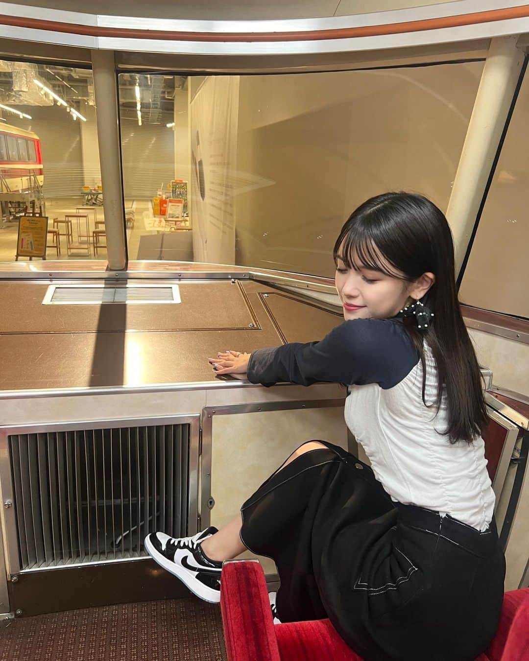 のインスタグラム：「ウルトラセブンファン感謝イベント🎪 12月2日だよ〜 あと1ヶ月も無いよ～ お早めに💭‎🤍 初のロマンスカーはとっても居心地良くて幸せ空間でした🚆  odakyu-travel.co.jp/special/oer/ro…  私のファンクラブ限定価格もあるよん↓↓↓  fanicon.net/fancommunities…」