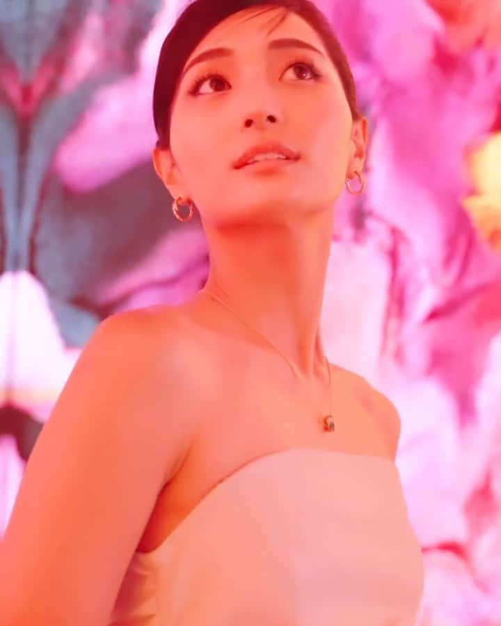 山賀琴子のインスタグラム：「@bulgari  Celebrating the 75th anniversary of Bulgari's iconic #Serpenti  The exhibition of "Timeless Stories Woven Beyond Time" is now open until November 26th ✨  #Bulgari #BulgariJewelry #Serpenti #Serpenti75 #AD」