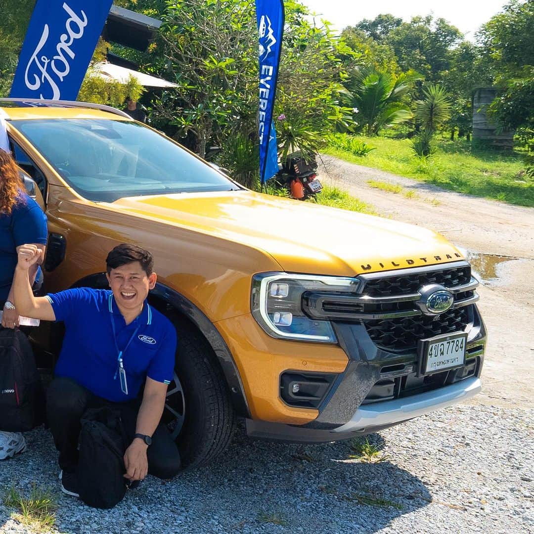 Ford Thailandのインスタグラム：「ฟอร์ดให้คุณเลือกในสิ่งที่ชอบ ✔ ลุยไปกับสิ่งที่ใช่กับรถ Ford Everest 💙 #EVERESTJOURNEY  #เลือกสิ่งที่ใช่ลุยไปกับสิ่งที่ชอบ  #FordEverest #คันนี้ใช่เลย」