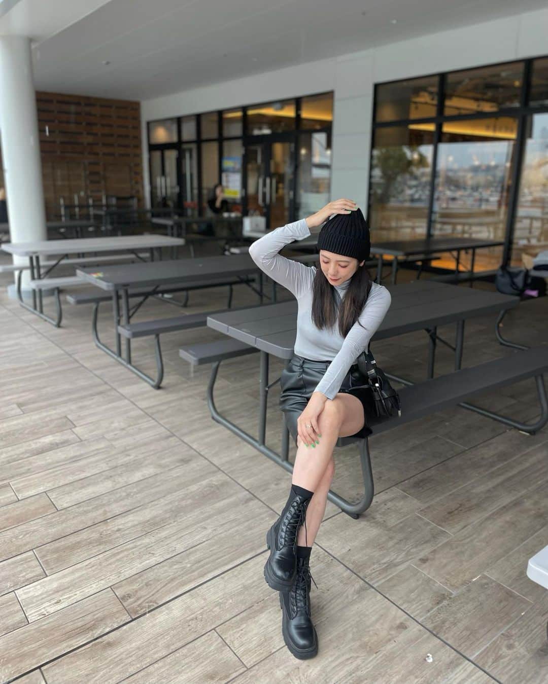 のインスタグラム：「☆ 𝕌ℕ𝕀ℚ𝕃𝕆 ☆  . 今日はヒートテックの日なんだよ！！  ユニクロパークベイサイド横浜店のイベントに行ってきたよー🚶  今日から日曜日までヒートテックアイテムを購入するとマシュマロココアが貰えるイベントをやってたり ヒートテックこたつが体験できたり スノードームがあったり楽しいイベントをやってるんだよ ベイサイド店だけだからお気をつけください  この日は今年新発売の シアーな感じが可愛い #ヒートテックウルトラライトタートルネックt これ、めっちゃ肌触りも良くて流行る予感しかない、、、  毎年息子と買ってる #ヒートテックリブビーニー   今年も冬はお世話になりまくるヒートテック！！そろそろ準備しないとだよー  . . . #ヒートテック#ヒートテックの日＃冬開き #uniqlo #ユニクロ #uniqlo2023fw #高身長女子#高身長コーデ#40代コーデ #40代ファッション#大人カジュアル#30代ファッション #30代コーデ#骨スト#骨格ストレート#シンプルコーデ#キレイめコーデ」