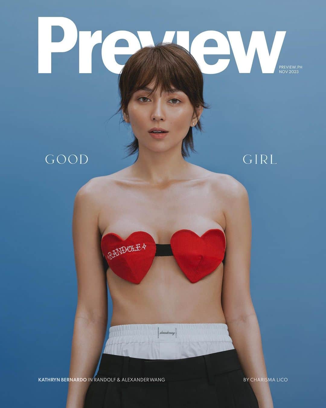 Kathryn Bernardoのインスタグラム：「In the wake of a much-lauded performance in “A Very Good Girl,” @bernardokath reflects back on her 20-year acting career, and why she was never afraid to experiment–even in the very beginning.  Read the full cover story in our link in bio. #PreviewLovesKathryn #PreviewXKathryn  Kathryn wears a bra by @randolfclothing, shorts by @alexanderwangny from @univers.ph Greenbelt 3, and earrings by @vjewelryofficial.  Produced and Styled by The Preview Team Photographer: @charismalico Creative Director: @bacsarcebal Editor-in-Chief: @itsmarjramos Production: @katfromjupiter and @heyrocketgirl Fashion: @itsmarjramos, @heyrocketgirl, @lkmglz, and @ishafojas Makeup: @owensarmiento Hairstyling: johnvalle20 using @jhen_hairextensions Set Design: @pauljatayna.proj, assisted by @paomendoza._ Story: @katfromjupiter Videos: @janajodloman Social Media: @itsjamiebriones Shoot Location: @balaracontenthouse Special thanks to @celine.mallari of @univers.ph Greenbelt 3」