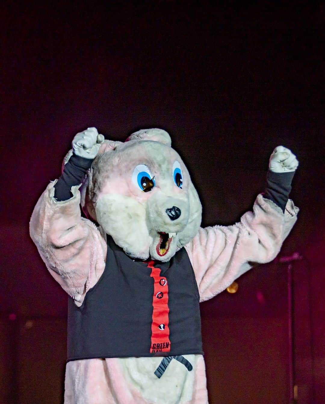 Green Dayのインスタグラム：「LET'S GOOOO EUROPE & UK!!!! Who's secured those tickets to The Saviors Tour?? All of your shows are on sale now greenday.com/tour  North America, you're up at 10am local 😬⚡」