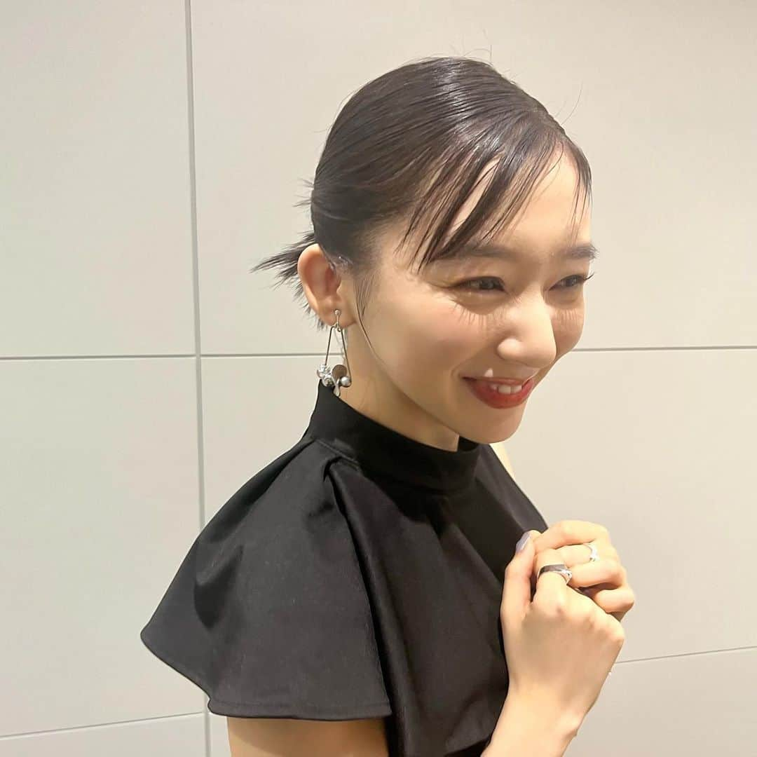 佐藤詩織さんのインスタグラム写真 - (佐藤詩織Instagram)「読売新聞『家族がしあわせに暮らせる家 こども絵画コンテスト』の表彰式に登壇させていただきました！ 小学生のみなさまの夢ある明るい絵画作品にたくさん巡り会え、しあわせいっぱいでした☺️  表彰式の結果は、今月23日（木）の読売KODOMO新聞に掲載されます！  【衣装】  ◉表彰式衣装◉  【one piece】 Wild Lily @wildlily_daikanyama  【shoes】 Re:EDIT @reedit_official @the.pr_  【earring】 エルワイナウ @lynow25  【ring】 カキ @caki.jewelry  ユーキヨシオカ @___ukiyosioka  【bracelet】 YArKA @yarkamadeinfo」11月10日 18時57分 - shiori_sato_artwork