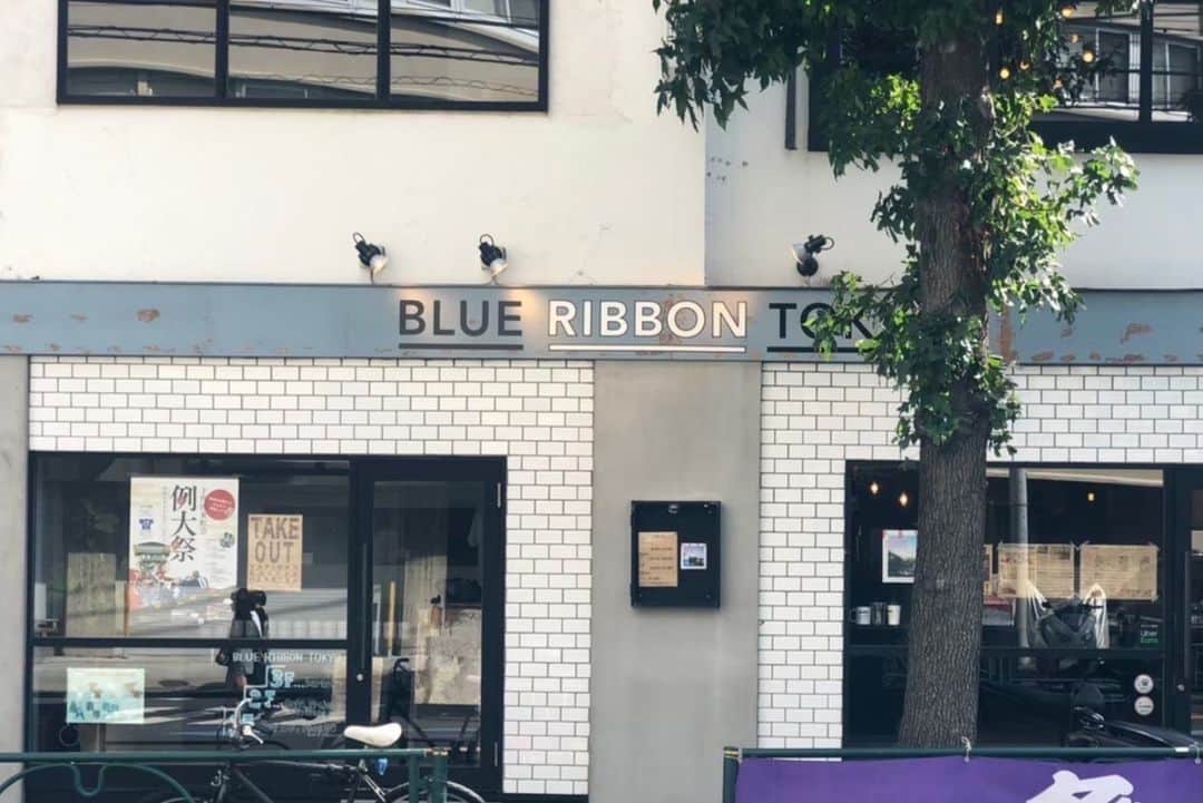 レッツエンジョイ東京さんのインスタグラム写真 - (レッツエンジョイ東京Instagram)「思わず写真を撮りたくなるガレット👀✨  池尻エリアにある「galetteria BLUE RIBBON TOKYO」は、今年9月にリニューアルオープンしたガレットの専門店。  看板メニューのガレットは、フランスの軽食として親しまれるガレットを“メインディッシュ”としてボリューミーに仕上げた一品。立体的で奥行のあるガレットは思わず写真に撮りたくなる“主役級”の見た目です。  広々とした店内で、ちょっと贅沢な時間を過ごしてみては？😊  🔸galetteria BLUE RIBBON TOKYO @blue_ribbon_tokyo 📍東京都世田谷区池尻4−37−8 🚉池ノ上 / 下北沢  #レッツエンジョイ東京 #おでかけ #おでかけスポット #東京 #blueribbontokyo #ブルーリボントウキョウ #ガレット #ガレットランチ #ガレットカフェ #ガレット専門店 #東京ガレット #東京クレープ #ガレット #東京カフェ #下北沢カフェ #下北沢ランチ #池ノ上カフェ #世田谷カフェ #三宿カフェ #池尻大橋カフェ #三軒茶屋カフェ #カフェ #カフェ巡り #下北沢」11月10日 19時03分 - lets_enjoytokyo