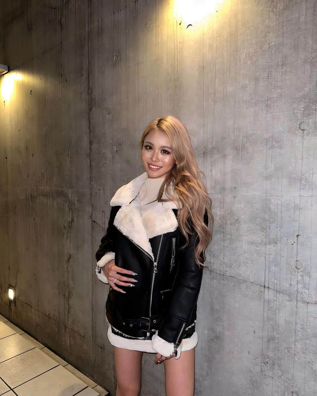 染谷リアナのインスタグラム：「全身 @shein_japan コーデ🖤  1コーデ目 outer：23319105 tops：24053001 skirt：23380792 boots：24549588  2コーデ目 tops：22088509 skirt：21335538 boots：24549588 accessory：24421062  試すたび、好きが見つかる。 届くたび、好きが増えてく。  クーポンコード 【 BFPJP371 】  お買い上げ金額1～5,999円まではセール価格より15%OFF、6,000円以上は20%OFFが適用されるよ！  1月31日まで使用できるから是非使ってみてね💕︎  #PR #SHEINgoodfinds #SHEIN1111sale #SHEINforAll #loveshein #ad #saveinstyle」