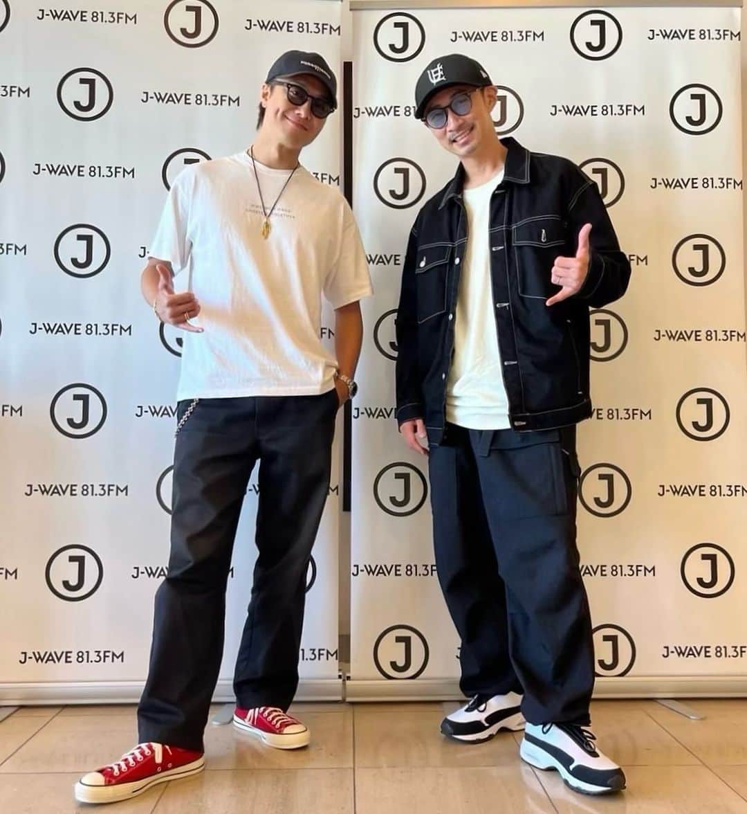 MAKIDAIのインスタグラム：「Tonight🤙🏼✨ Pラジ1人会 GUEST：EXILE TAKAHIRO  もはや2人会です😄w  写真②&③は 昨年の『EXILE LIVE TOUR 2022 "POWER OF WISH" ～Christmas Special～』の東京ドーム でリハ前に撮りました🎄✨ Special thanks for  EXILE TAKAHIRO🙏🏻✨ @jwave813 @tyomaadspin#願いをつなぐ#onelove」