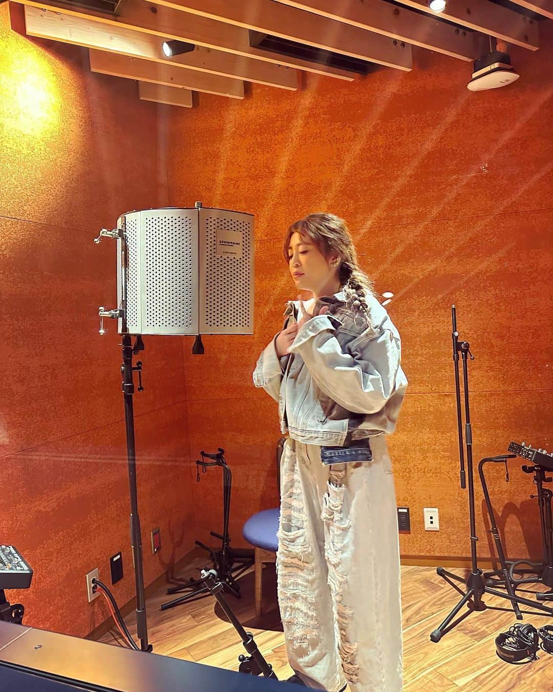 ericaのインスタグラム：「オールデニムだった日👖💙✨  #REC #私服」