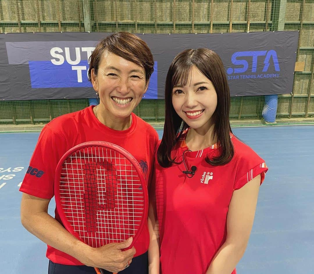 川又智菜美のインスタグラム：「#ビリージーンキングカップ 🎾 今日明日と有明で日本代表戦が行われています！ ⁡ 団体戦ということで応援も熱ーい！！ 今回は日本vsコロンビア戦です🔥 ⁡ スタテニでのBJK杯応援シリーズ収録時に 杉山愛さんと撮っていただきました🥺✨ 本当に太陽のような方で選手への声がけもポジティブな言葉ばかり。 #愛japan 応援しましょう🇯🇵📣 ⁡ #国別対抗戦 #gojapan #テニス #スタテニ」