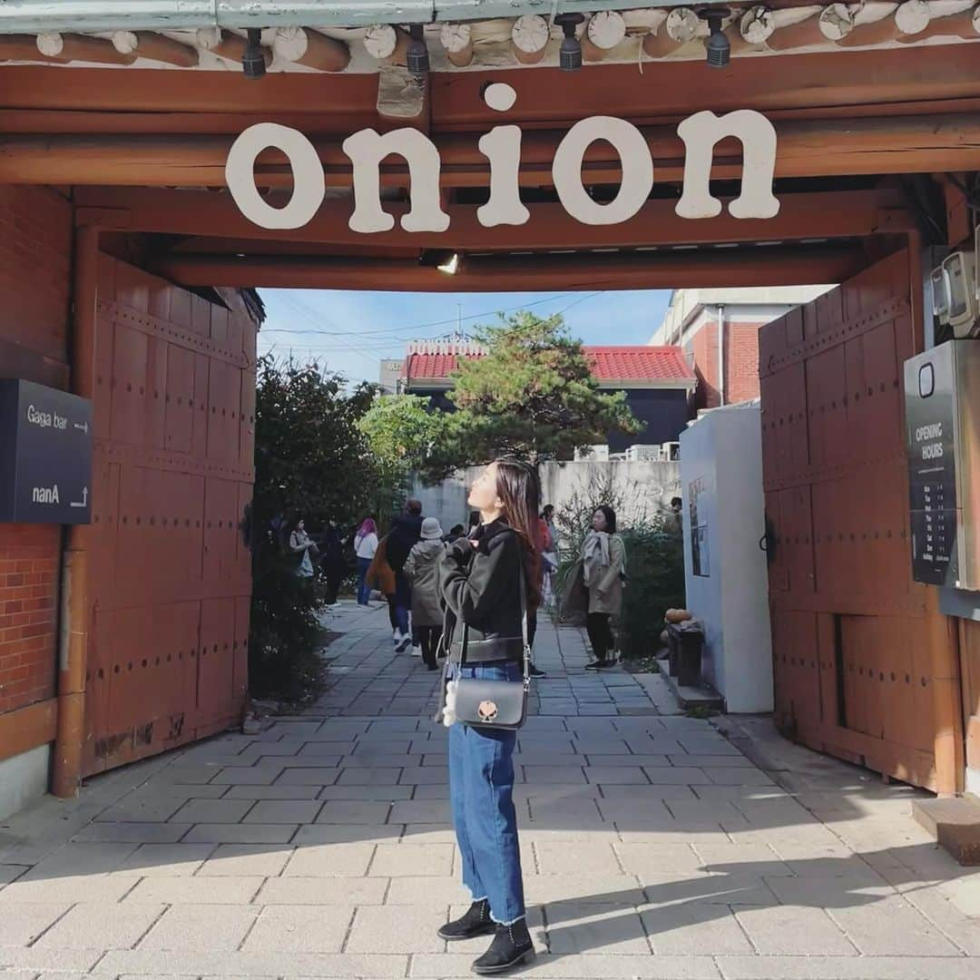 木谷有里さんのインスタグラム写真 - (木谷有里Instagram)「Cafe Onion 安国店☕️ 伝統家屋をリフォームした店舗で韓国らしさを感じられた☺︎ かなり人気で朝も行列だったので早めに行くことをおすすめします✨  #cafeonionanguk #cafeonion #onion #韓国旅行　#安国駅　#カフェオニオン  #韓国カフェ」11月10日 19時17分 - kitani_yuri