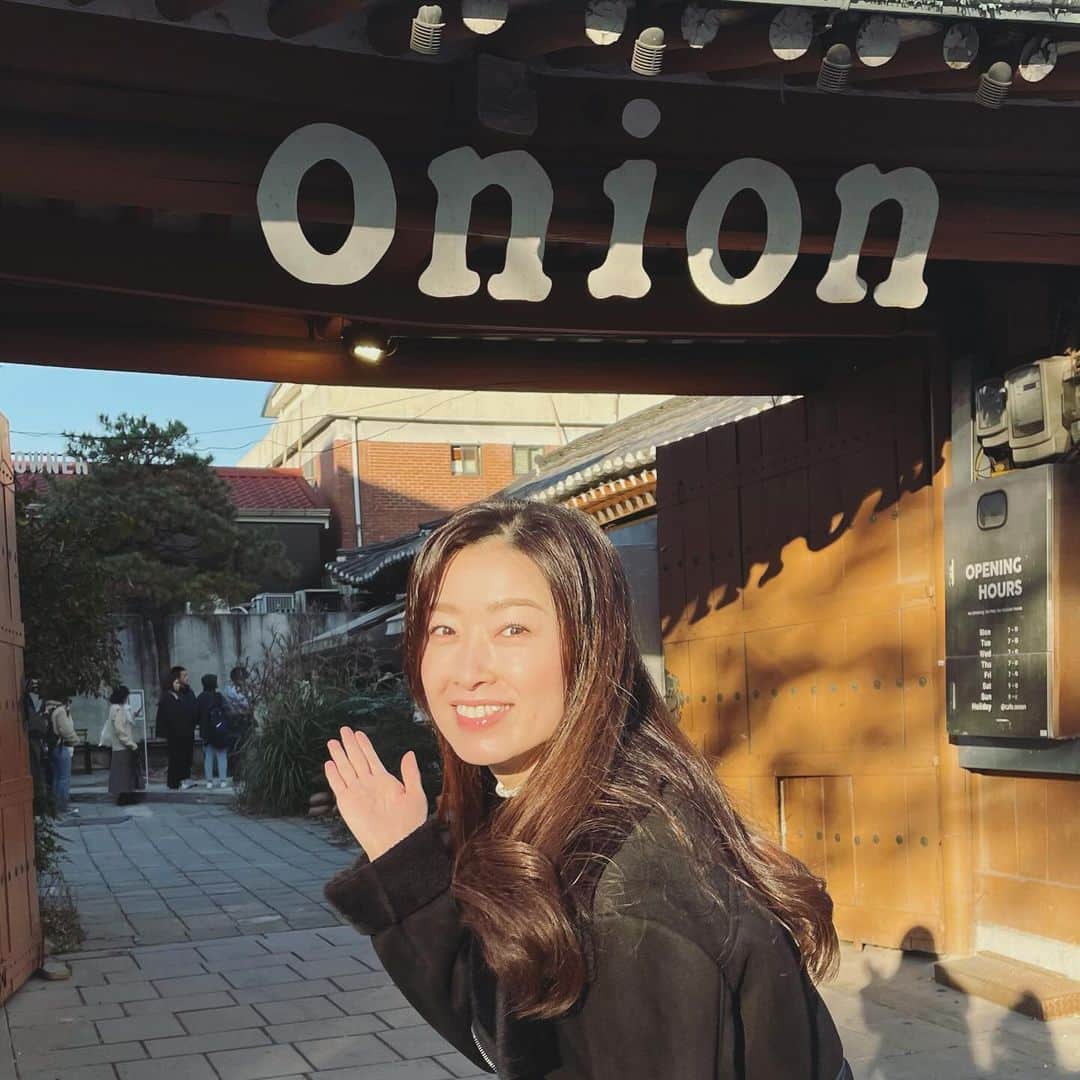 木谷有里さんのインスタグラム写真 - (木谷有里Instagram)「Cafe Onion 安国店☕️ 伝統家屋をリフォームした店舗で韓国らしさを感じられた☺︎ かなり人気で朝も行列だったので早めに行くことをおすすめします✨  #cafeonionanguk #cafeonion #onion #韓国旅行　#安国駅　#カフェオニオン  #韓国カフェ」11月10日 19時17分 - kitani_yuri
