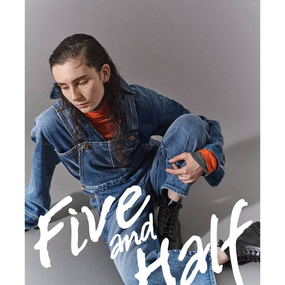 スピックアンドスパンのインスタグラム：「Five and Half NEW COLLECTION ✔️ ⁡ ⁡ Spick & Span オリジナルデニムレーベル 5 1/2 (Five and Half)から新型5型が登場！ ⁡ 今の自分を大切にする人へ。 ちょっと気の利いたシルエットや丈感で新しさを加えて、半歩先のスタイリングを後押しする、新たなデニムワードローブを提案します。 ⁡ ⁡ ＿＿＿＿＿＿＿＿＿＿＿＿ ⁡ ⁡ ▼line up ⁡ 5 1/2 CURVE LINE_DENIM ¥14,300 no. 23030200225040 ⁡ 51/2 FLARE LINE_OVERALLS ¥27,500 no. 23030200226040 ⁡ 5 1/2 HALFZIP_DENIM SHIRT ¥33,000 no.23050200213040 ※WEBは準備ができ次第発売予定 ⁡ 5 1/2 ONE-PIECE LINE DENIM ¥39,600 no.23040200213040  ※WEBは準備ができ次第発売予定 ⁡ 5 1/2 WESTERN_PADDING COAT ¥47,300 no.23020200208040 ※WEBは準備ができ次第発売予定 ⁡ ＿＿＿＿＿＿＿＿＿＿＿＿ ⁡ ⁡ @baycrews  #spickandspan #baycrews #スピックアンドスパン #ベイクルーズ #fiveandhalf #ファイブアンドハーフ #デニム #デニムコーデ #サロペット #サロペットコーデ #デニムシャツ #デニムシャツコーデ #デニムジャケット #デニムジャケットコーデ #デニムスカート #デニムスカートコーデ #カジュアル #カジュアルコーデ #大人カジュアル #大人カジュアルコーデ」