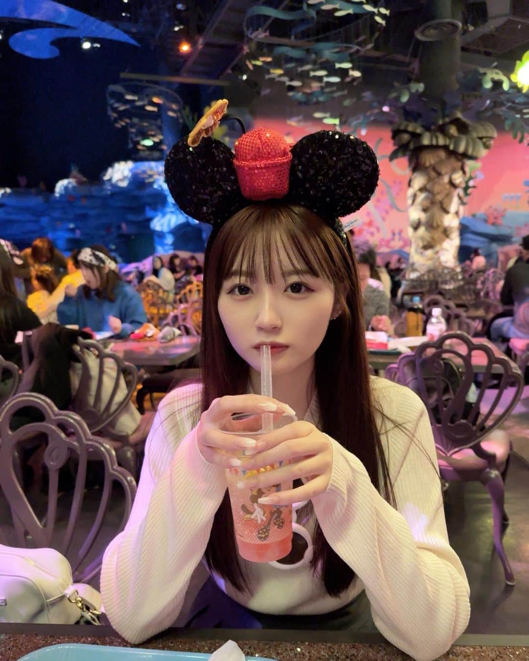 まあれのインスタグラム：「ディズニー楽しかった🤍クリスマスになっててクリスマスが楽しみ ⁡ ⁡ ⁡ ⁡ ⁡ ⁡  #ディズニー  #ディズニーシー  #ディズニーコーデ  #ディズニーフード」