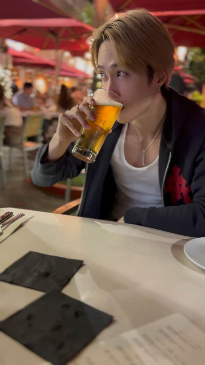 藤原樹のインスタグラム：「cheers🍻  #hawaii #honolulu」