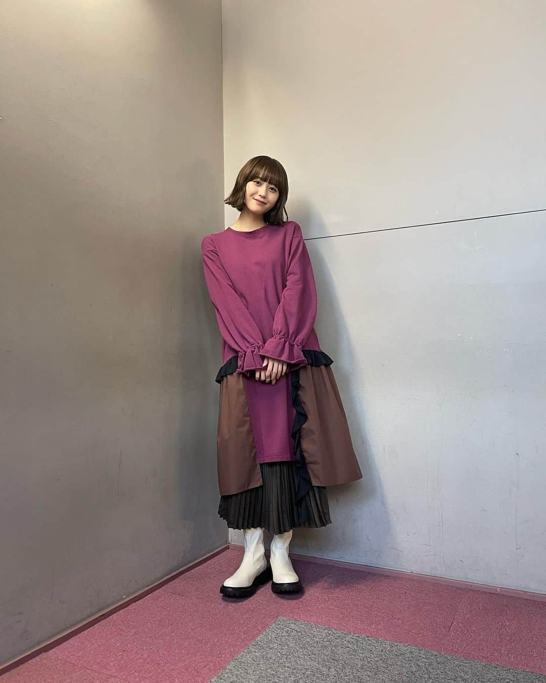 榎本ゆいなさんのインスタグラム写真 - (榎本ゆいなInstagram)「🍠 　 明日の#王様のブランチ は、 ●BOOKコーナー を担当しています！📚 　 #佐野徹夜 さんに、新刊『#透明になれなかった僕たちのために 』についてお話を伺ってきました🎤生きる意味を問う、衝撃の青春サスペンス。とても興味深いお話をしていただきました...!! 　 スタジオにもいます。 9:30〜是非ご覧ください！ 　 　 -11/4 スタジオ衣装- ワンピース　@avie_andensal」11月10日 19時33分 - enomoto_yuina