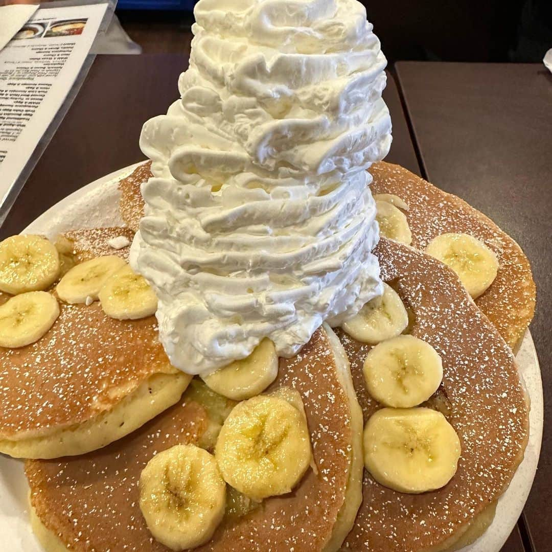 むらせさんのインスタグラム写真 - (むらせInstagram)「よこち今日誕生日だってさ。この前すんごい食べてた🍰🐃 #よこち #グアム #肉祭り🍖」11月10日 19時32分 - murase_yuichi