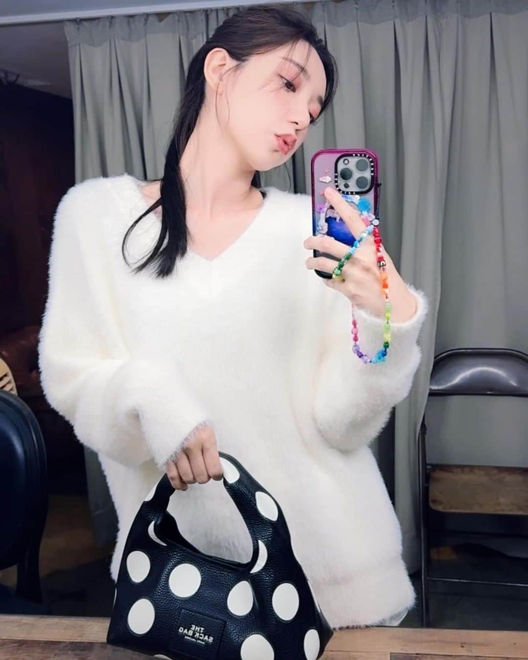 パフ・クオのインスタグラム：「下班🫨  . . .  @marcjacobs  @imaginextw  #mjthesackbag  #marcjacobsbags」
