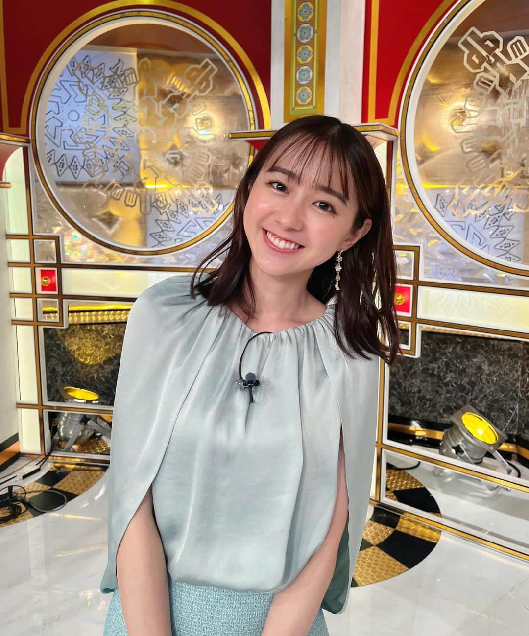 若林有子のインスタグラム：「今夜の金スマは黒柳徹子さんがゲストです💐  テレビが放送開始したその初日から今日まで、ずっとご活躍されている徹子さん。 恋のお話から子供の頃の体験まで、聞き入ってしまうお話がたくさんありました。 私も収録の際に、徹子さんの言葉をメモに残しましたよ✨  さらに、ザ・ベストテンなど、今見ると驚くような映像も盛りだくさんです！ 午後8時から2時間SP、ご覧ください😊  #金スマ  ワンピース: LOUNIE パンプス: DIANA」