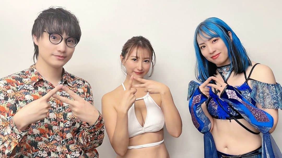 青木まりなのインスタグラム：「【YouTube】 まりーなちゃんねる、初コラボ❣️ @tb3_official @sera_risa   女子プロレスラーの世羅りささんに プロレス技かけてもらいました😵‍💫✨  是非見てください！  　 　 　 　 　  　 　 　 　  　 　 　 　 　 　　　  　 　 　 　 　 　 　 　　 　 　  　 　 . . . 　 #鞠奈 #まりーなちゃんねる #世羅りさ #玉川ボールのスリーカウントは叩かせない  #玉川ボール #プロレス #プロレス技 #女子プロレスラー  #プロミネンス #prominence 　 #RIZIN #RIZINガール #RIZINガール2022 #ラウンドガール #ringgirl #キックボクシング #kickboxing #キックボクシング女子 #筋トレ女子 #筋トレ #トレーニング #training #グラビア #グラビアアイドル #グラドル #ビジョビ #bijobi #gravure #YouTube #youtubechannel」