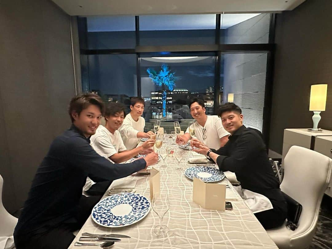 藤浪晋太郎のインスタグラム：「ゴルフ⛳️温泉♨️お食事🍽️ ご一緒させて頂きました😊 ありがとうございました！！」