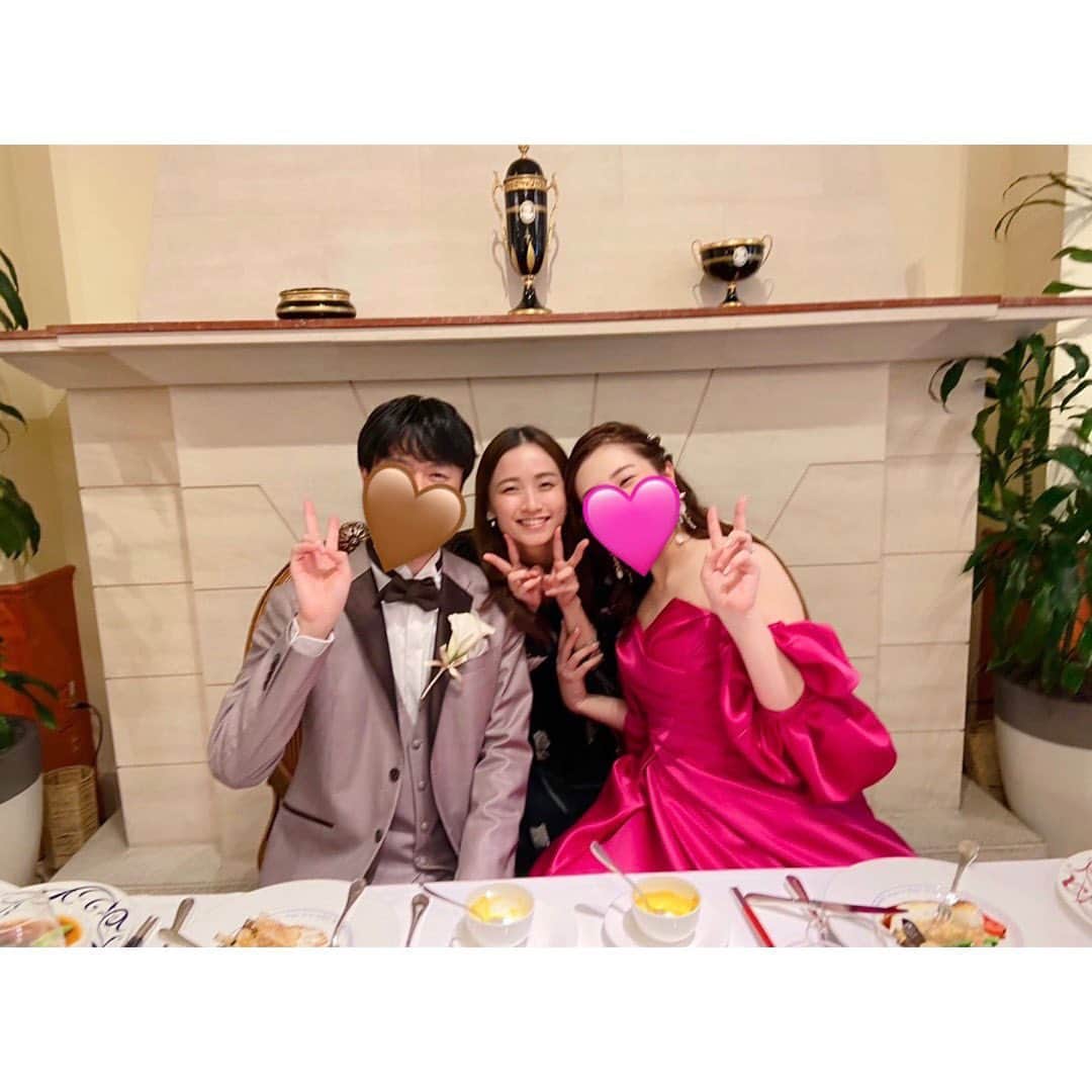 木下晴香さんのインスタグラム写真 - (木下晴香Instagram)「おめでとう‼︎ ⁡ 先日、兄の結婚式に参列してきました💐 ⁡ 1年半ほど前に兄が入籍しまして 愛に溢れた大好きな方がお義姉ちゃんに☺️ ⁡ バージンロードを歩く姿を見て ぐっとくる、という感覚とはまた違って 驚くほどスーーっと私の頬を流れていった涙。 あんな涙は初めてでした。 とっても尊い初めての気持ちをありがとう。 ⁡ 2人らしい、誠実で温かくて笑顔いっぱいの式と披露宴。 兄夫婦の特別なひと時を一緒に過ごせて本当によかったです。 ⁡ 最後の写真は、兄の出生体重を感じている私🤭 このサプライズプレゼントを受け取った瞬間の母の表情も忘れられない… ⁡ 私の人生に深く刻まれた1日でした。 ⁡ 2人の末長い幸せを願って💍」11月10日 19時41分 - haruka_kinoshita_official