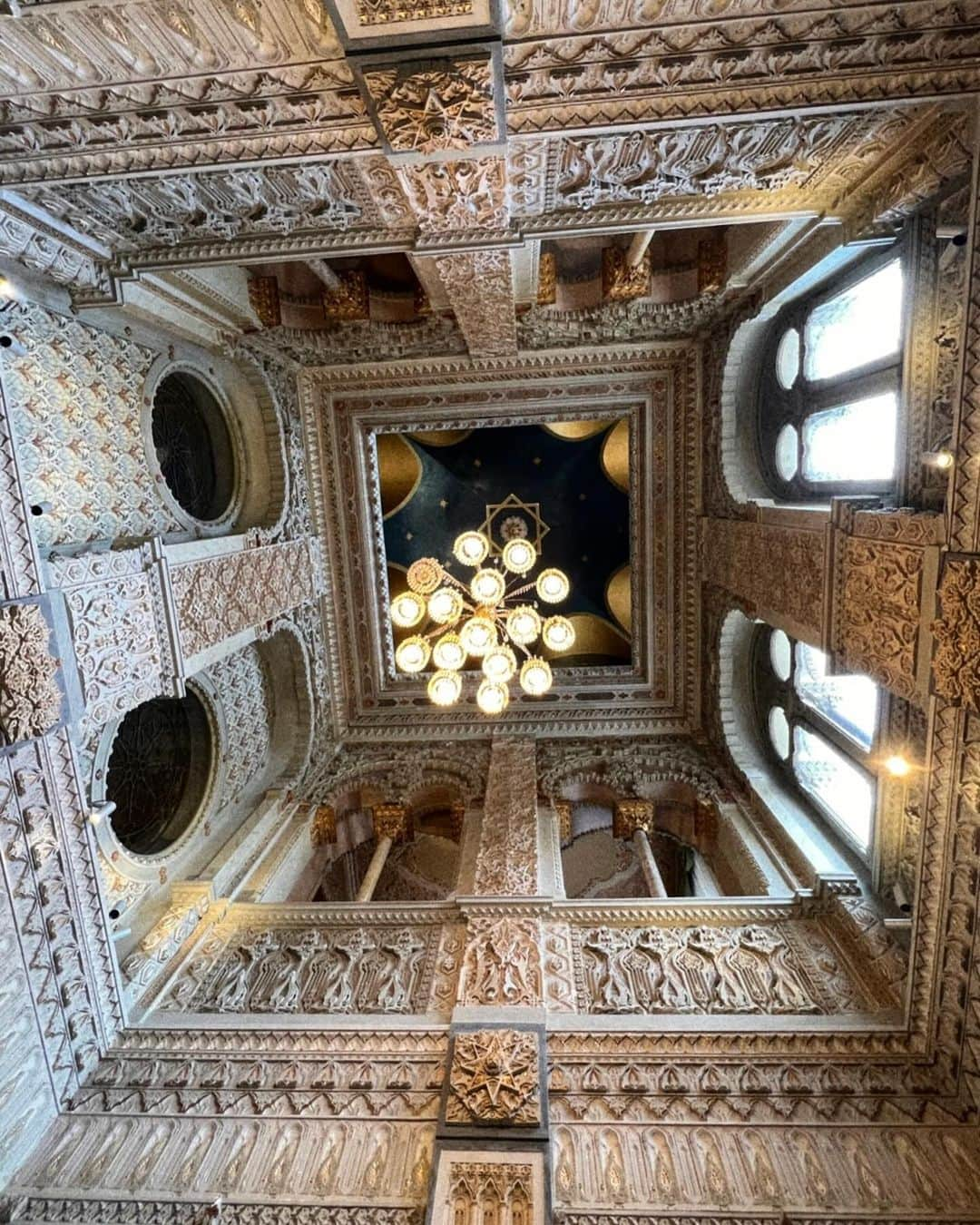 エミ・レナータさんのインスタグラム写真 - (エミ・レナータInstagram)「Architectural details that together create a fairy-tale atmosphere. #villacrespi」11月10日 19時43分 - emi_renata