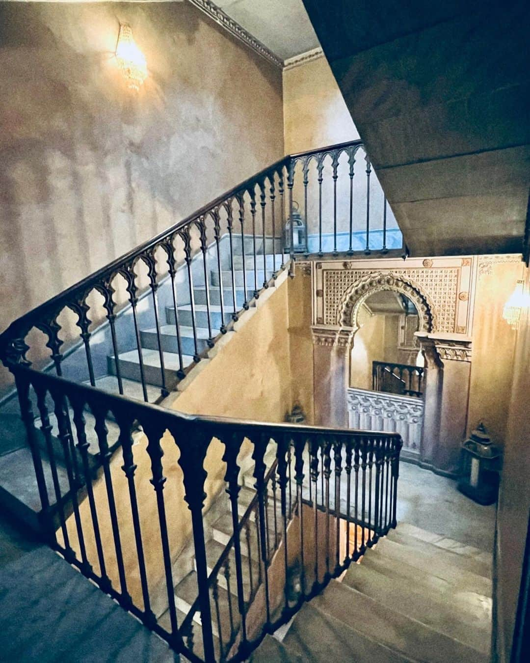 エミ・レナータさんのインスタグラム写真 - (エミ・レナータInstagram)「Architectural details that together create a fairy-tale atmosphere. #villacrespi」11月10日 19時43分 - emi_renata