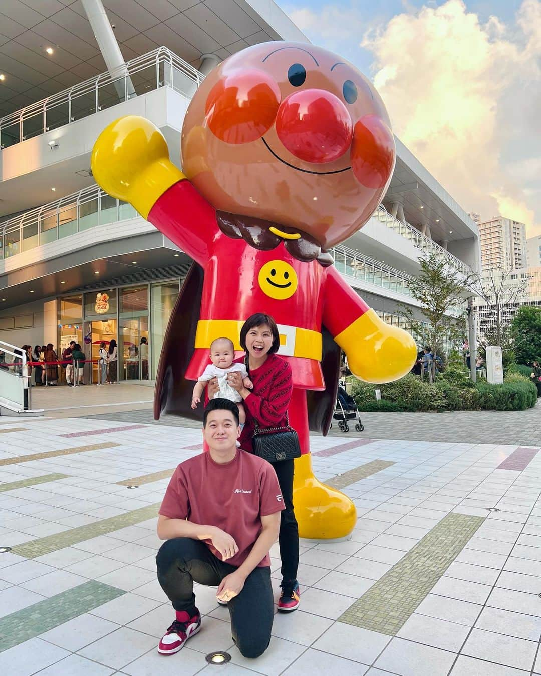 グレイシア・ポリーのインスタグラム：「Jessia akhirnya ke museum Anpanman. 🍞👶🏻😍  Anpanman bukan seperti superhero lainnya yang memiliki kekuatan super untuk membela kebenaran. Anpanman itu adalah roti isi kacang merah, dia disebut superhero karena memiliki hati yang selalu ingin membela kebenaran, keadilan dan berguna untuk sekitarnya. Anpanman selalu mementingkan orang lain daripada dirinya maka dari itu kekuatan super yang Anpanman punya terletak di kepala untuk di makan oleh musuh atau dia bagikan kepada orang sekitar yang sedang kelaparan.   Papa - Mama berdoa sekiranya Jessia juga bisa belajar dari Anpanman yang tidak punya kekuatan superpower tapi Anpanman mengerti kekuatan yang paling hebat itu adalah hati baik, bahkan rela memberikan apa yang dia punya untuk orang lain.」