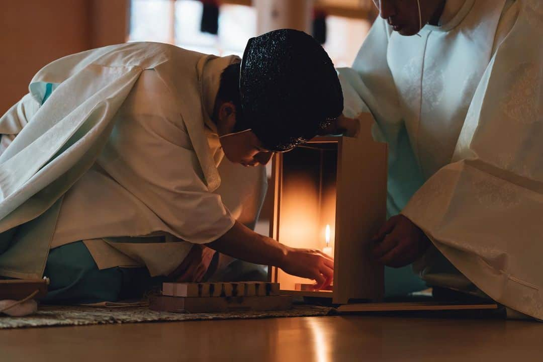 貴船神社のインスタグラム：「御火焚祭・御日供講員大祭  水を司る貴船の神様が火の神様からお生まれになった、と神話で伝えられており、貴船大神御出現の故事を再現する重要な意義をもつお祭りです。燃えさかる火の霊力で罪穢を祓い清める「祓」の神事でもあります。」