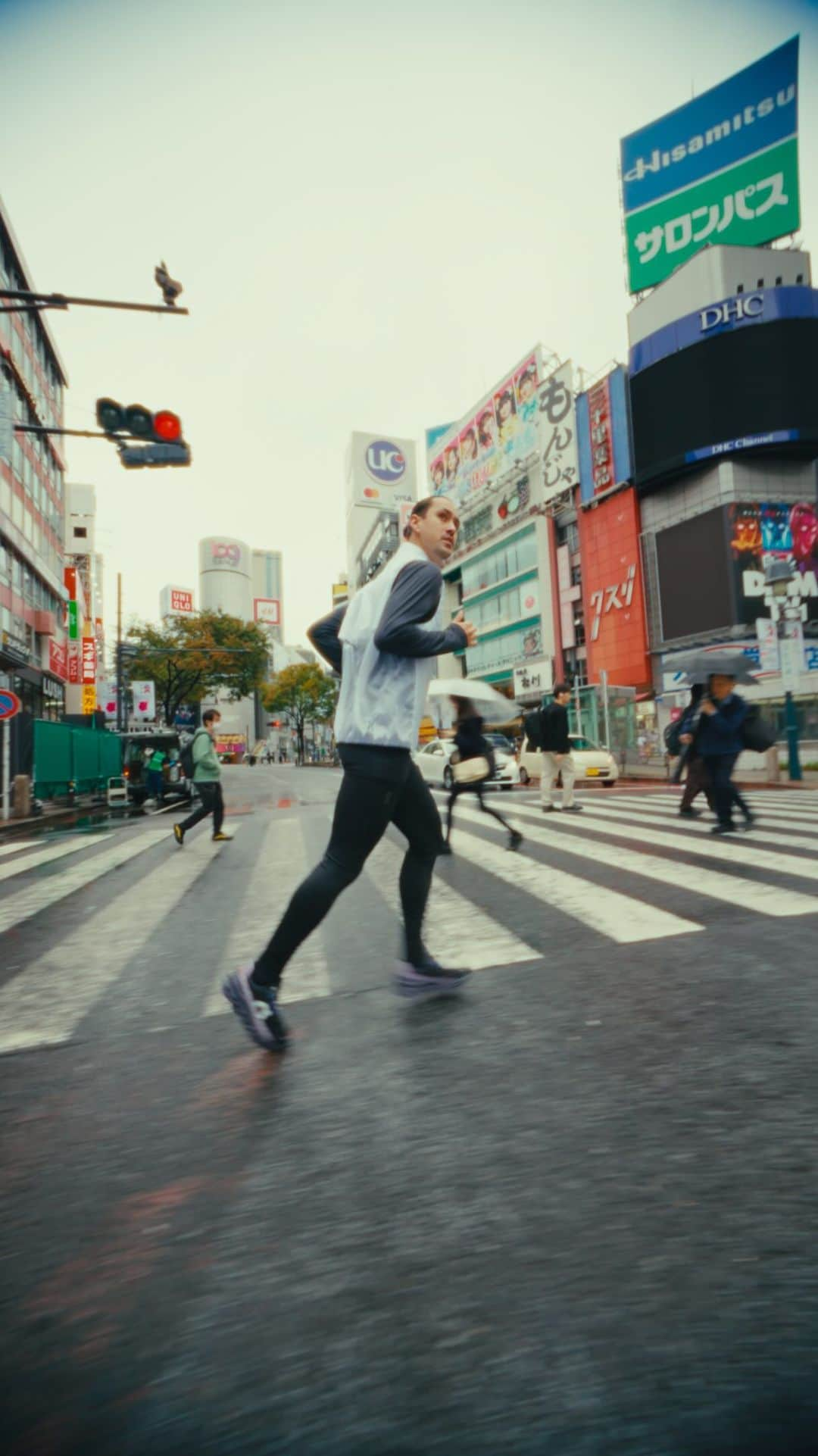 岳のインスタグラム：「Flowing through the Tokyo streets with On ✨」