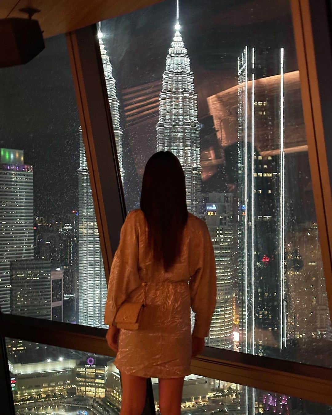 福吉真璃奈さんのインスタグラム写真 - (福吉真璃奈Instagram)「Petronas Twin Towers🌃☔️」11月10日 19時58分 - new_fukumari