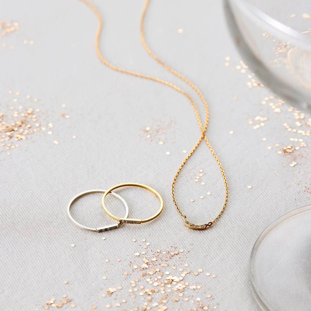 のインスタグラム：「new release  4連ダイヤモンドリング ¥15,400税込  necklace coming soon  #pastierra#パティエラ#jewelry#ジュエリー #diamond #ダイヤモンド  #ring#skinjewelry#skinring#chainring #パティエラ#ジュエリー#スキンジュエリー#チェーンリング#スキンリング#k10#k18#シルバーアクセサリー#シルバー925#アクセサリーコーデ  #チェーンリング#ハートリング #リングコーデ  #デイリージュエリー#ご褒美ジュエリー  #ジュエリー好きな人と繋がりたい  #アクセサリー女子」